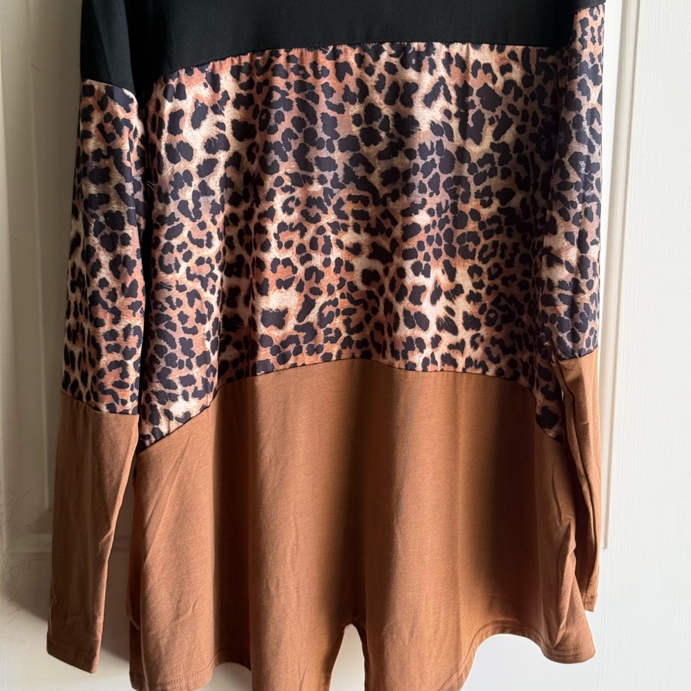 Leopard Print Colorblock Long Sleeve Top - Picture 1 of 5